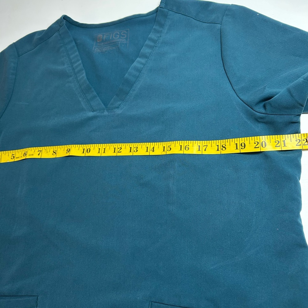Figs Scrubs Top Womens S Teal Casma Three Pocket V Neck Technical Collection - Picture 9 of 10